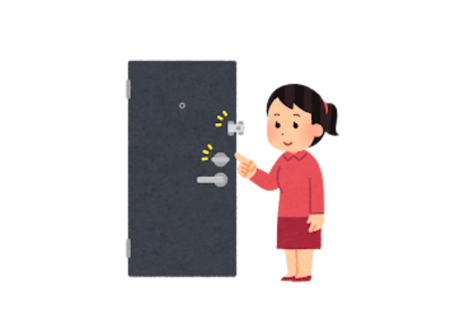 戸締りをする女性