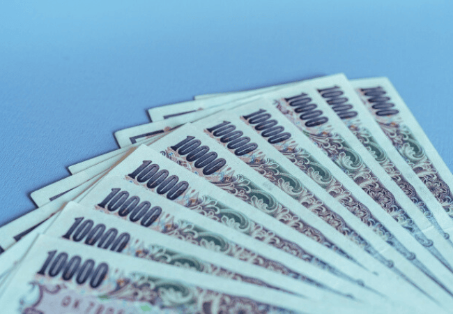 並べられたお金